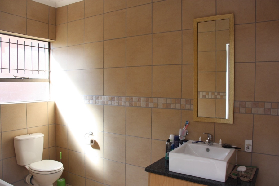 2 Bedroom Property for Sale in Langenhovenpark Free State